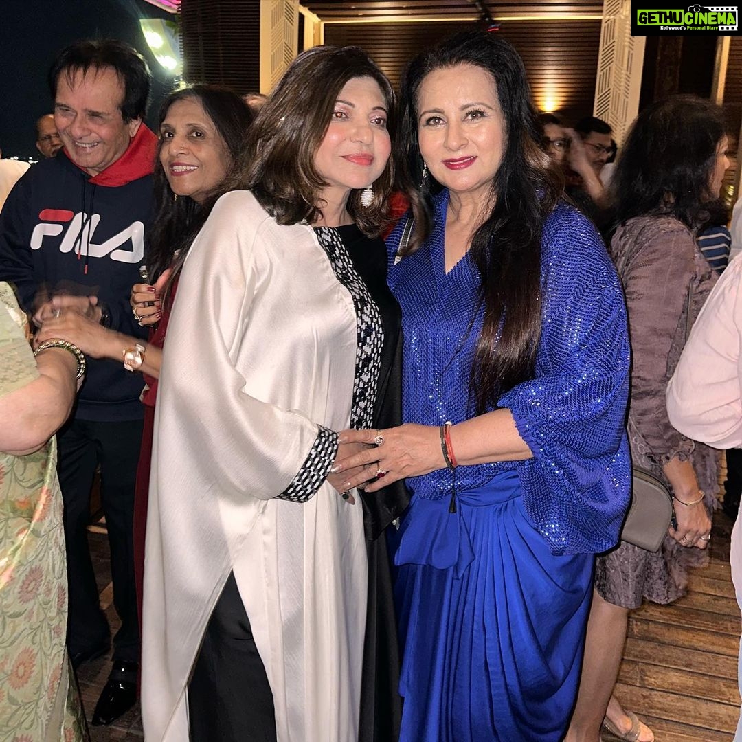 Poonam Dhillon Instagram - Thanks Dearest Alka @therealalkayagnik for such a lovely evening !! So good to meet So many friends .. specially from Music world .. whom had not met in so long . Ur Warmth, love & Friendship was evident everywhere !!! Ur dear brother @samiry19 looked after all so warmly too!! love ❤️ Love ❤️ & More Love ❤️