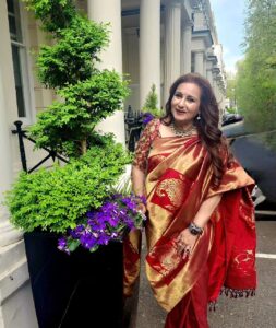 Poonam Dhillon Instagram - Feeling very Indian in UK . Love Sarees & specially at UK Asian film Festival where I represent Indian Films with pride.
