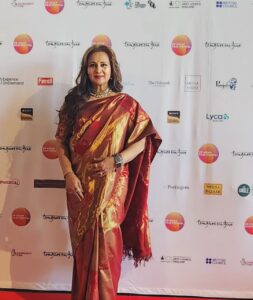 Poonam Dhillon Instagram - Feeling very Indian in UK . Love Sarees & specially at UK Asian film Festival where I represent Indian Films with pride.