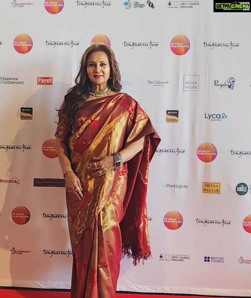 Poonam Dhillon Instagram - Feeling very Indian in UK . Love Sarees & specially at UK Asian film Festival where I represent Indian Films with pride. BFI Southbank