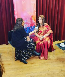 Poonam Dhillon Instagram - Feeling very Indian in UK . Love Sarees & specially at UK Asian film Festival where I represent Indian Films with pride.