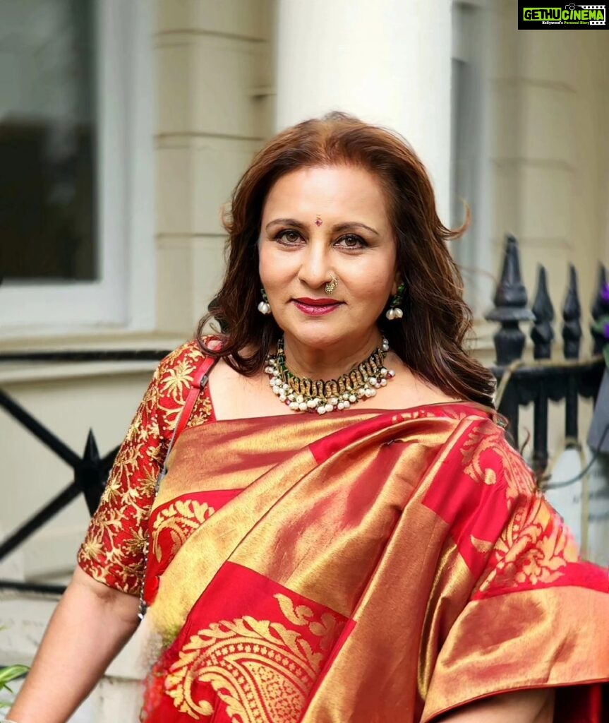Poonam Dhillon Instagram - Feeling very Indian in UK . Love Sarees & specially at UK Asian film Festival where I represent Indian Films with pride. BFI Southbank