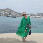 Poonam Dhillon Instagram - Green is the best .. for the planet. For the enviornment.. for a dress 😍❤️😊