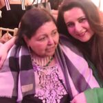 Poonam Dhillon Instagram - Lost a tremendous lady of Grace, Intelligence, integrity, love, strength, generosity PAMELA YASH CHOPRA .. can go on about her Limitless amazing qualities . My mentor ,person who groomed me from a gawky teenager to a film actor presentable on screen in TRISHUL . . Have spent such Precious time with here where I have learnt a Lot from her . Truly will miss her intensly.. As will everyone who knew her. Her Saturday screenings at Yash Raj Studio were a much awaited weekly event marked on all our calenders . Her CAREFULLY curated meals were a delight and fabulous.. MEDIA REPORTED her age as 85 but she she was Not Yet 75. Would have been 75 this year on JULY 29th . A Leo with all the qualities of a LIONESS . LOVE YOU PAMMY ..BE in Peace with The Almight & YASHJi l
