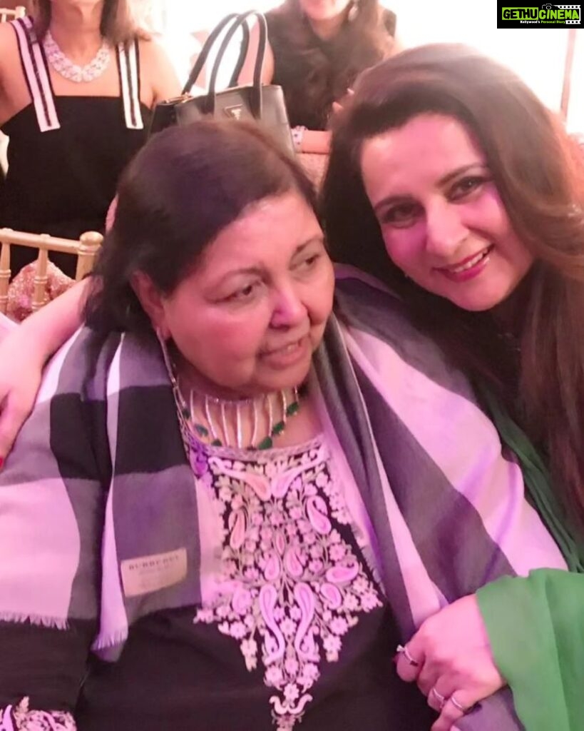 Poonam Dhillon Instagram - Lost a tremendous lady of Grace, Intelligence, integrity, love, strength, generosity PAMELA YASH CHOPRA .. can go on about her Limitless amazing qualities . My mentor ,person who groomed me from a gawky teenager to a film actor presentable on screen in TRISHUL . . Have spent such Precious time with here where I have learnt a Lot from her . Truly will miss her intensly.. As will everyone who knew her. Her Saturday screenings at Yash Raj Studio were a much awaited weekly event marked on all our calenders . Her CAREFULLY curated meals were a delight and fabulous.. MEDIA REPORTED her age as 85 but she she was Not Yet 75. Would have been 75 this year on JULY 29th . A Leo with all the qualities of a LIONESS . LOVE YOU PAMMY ..BE in Peace with The Almight & YASHJi l