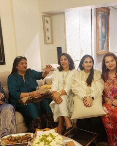 Poonam Dhillon Instagram - BIRTHDAY WEEK... #Celebrations started with Dear Friends !! Lovely company, Fun , Laughter ..and  super lovely spread  which all could not stop raving about .. You are outstanding @menuscriptfoodstories  not only with your quality & unusual creations but also with the artistic presentations .  Can't get enough of your amazing food . 
#gratitude #thankyougod #Friends #goodfoodindia #eveningtoremember 
#birthdayweek