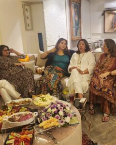 Poonam Dhillon Instagram - BIRTHDAY WEEK... #Celebrations started with Dear Friends !! Lovely company, Fun , Laughter ..and  super lovely spread  which all could not stop raving about .. You are outstanding @menuscriptfoodstories  not only with your quality & unusual creations but also with the artistic presentations .  Can't get enough of your amazing food . 
#gratitude #thankyougod #Friends #goodfoodindia #eveningtoremember 
#birthdayweek