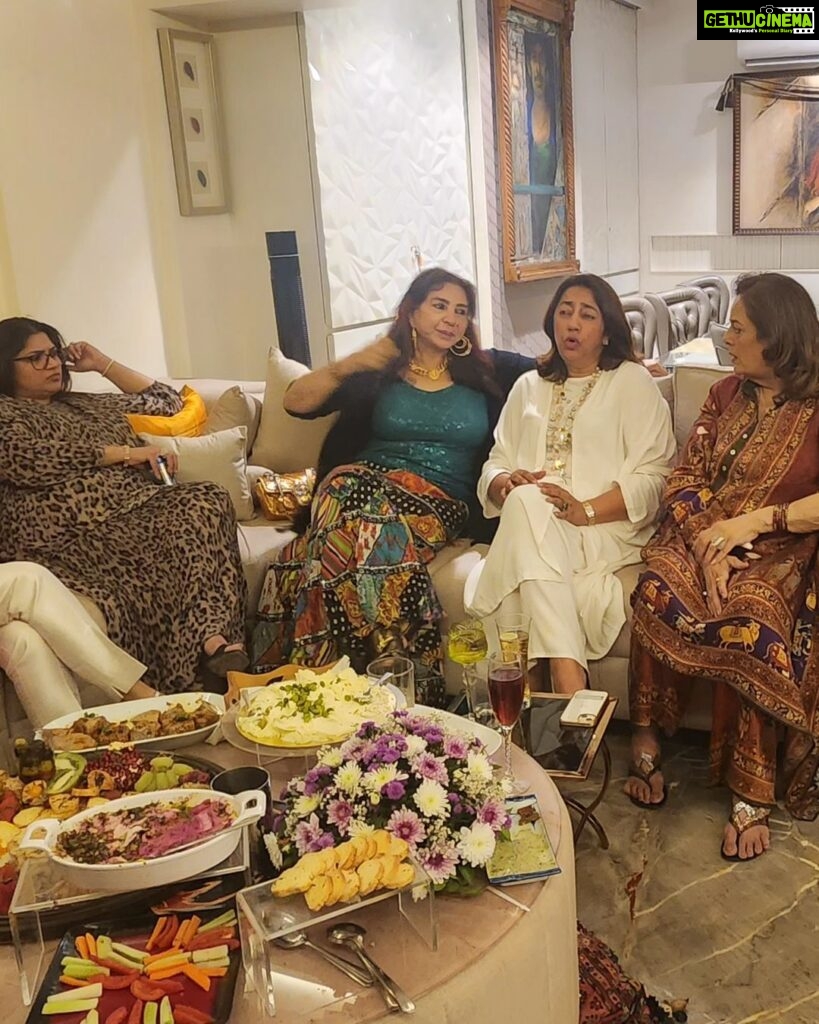 Poonam Dhillon Instagram - BIRTHDAY WEEK... #Celebrations started with Dear Friends !! Lovely company, Fun , Laughter ..and super lovely spread which all could not stop raving about .. You are outstanding @menuscriptfoodstories not only with your quality & unusual creations but also with the artistic presentations . Can't get enough of your amazing food . #gratitude #thankyougod #Friends #goodfoodindia #eveningtoremember #birthdayweek