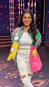 Poornima Indrajith Instagram - 🌸🫶🤗 HMU : @jijeeshmakeupartist Asst : @priyankaalbert Show : @mazhavilmanoramatv
