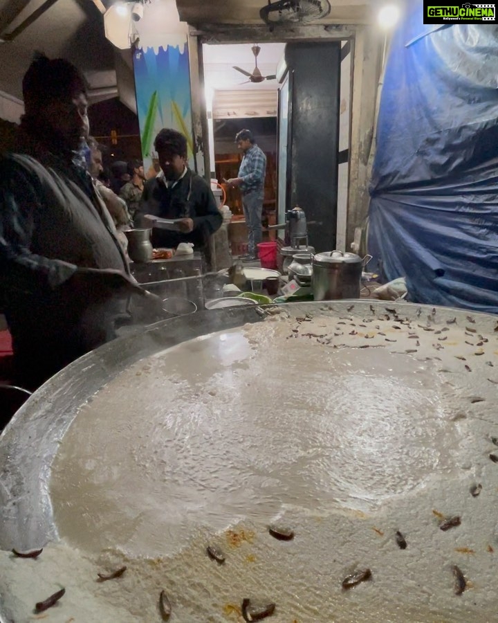Poornima Indrajith Instagram - Delhi Belly 🫶 #ilovestreetfood #delhistreetfood #delhifood Delhi, India