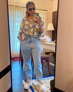 Poornima Indrajith Instagram - Mom jeans dad’s shirt 🤓
@indrajith_s #fitcheck