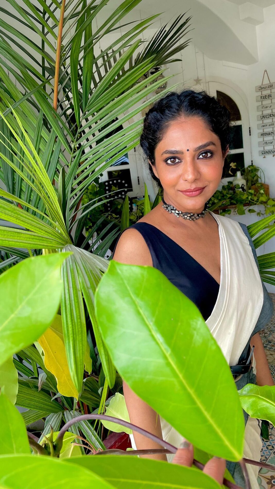 Actress Poornima Indrajith HD Photos and Wallpapers September 2022