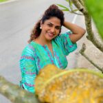 Poornima Indrajith Instagram – Caught posing ^_^

📷: @nakshatraindrajith 
👗@pranaahbypoornimaindrajith