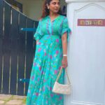 Poornima Indrajith Instagram – Caught posing ^_^

📷: @nakshatraindrajith 
👗@pranaahbypoornimaindrajith