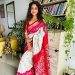 Poornima Indrajith Instagram - Any Pochampally lovers here ? @indrajith_s Thank you for the pics and for this beautiful saree ♥️♾ #pochampillyikat #handwoven #saree #sareelove