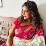 Poornima Indrajith Instagram - Any Pochampally lovers here ? @indrajith_s Thank you for the pics and for this beautiful saree ♥️♾ #pochampillyikat #handwoven #saree #sareelove