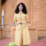 Poornima Indrajith Instagram - Khadi mundu but my way 😎 Wardrobe: @pranaahbypoornimaindrajith #pranaahpret #comingsoon Pic @_shazz064_ #khadi #handloomlove #khadimundu