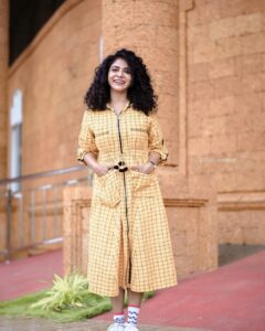 Poornima Indrajith Instagram - Khadi mundu but my way 😎 Wardrobe: @pranaahbypoornimaindrajith #pranaahpret #comingsoon Pic @_shazz064_ #khadi #handloomlove #khadimundu