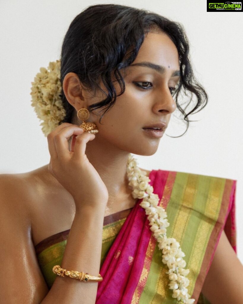 Pragathi Guruprasad Instagram - madurai jasmine body oil, you have my whole heart 🍃❤️ @somaayurvedic happy 1 year