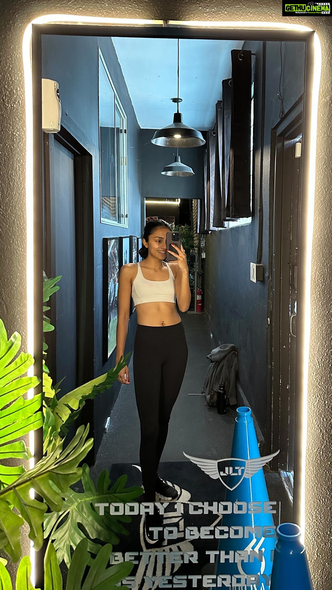 Pragathi Guruprasad Instagram - Training with @nikkiclyce at @jlt_performance has slowly become my favorite part of the week 💪🏽 stronger every day