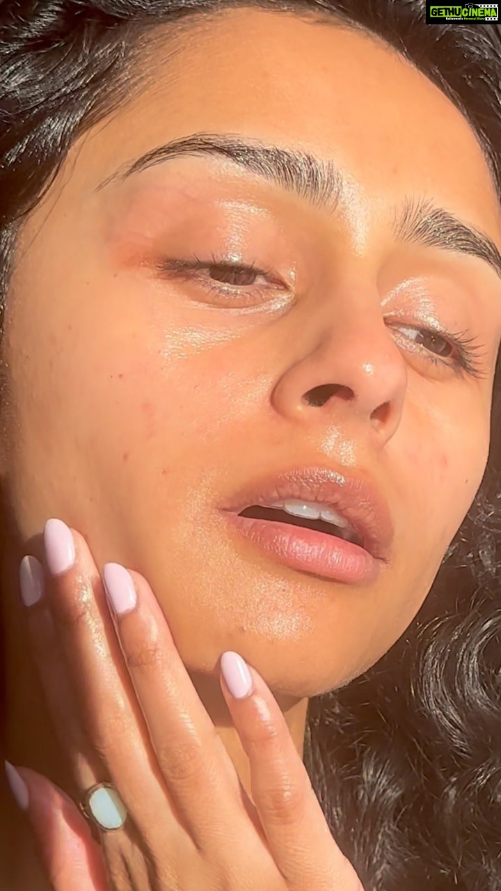 Pragathi Guruprasad Instagram - @somaayurvedic vitamin c saving my winter dry skin 🖤🌿