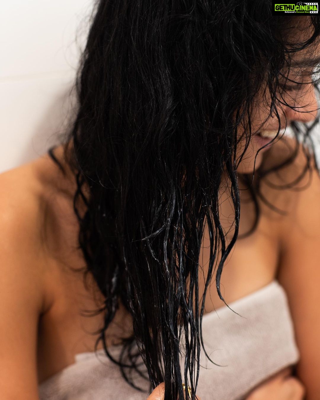 Pragathi Guruprasad Instagram - The best sulfate and paraben free shampoo and conditioner @sheamoisture Moisture Boosting Shampoo and Conditioner with 100% Virgin Coconut Oil and Plant Based Infusions is available in huge 32oz bottles at @costco. Stock up online or at your local warehouse #UnileverPartner
