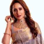 Pragya Jaiswal Instagram - Thank you Vijaywada for all the love ❤️ And many congratulations @vegajewellers for the opening of your biggest store yet.. Many more to come 💫💎 Saree @kanchivmlsilks Jewellery @vegajewellers Stylist @neeraja.kona Asst stylist @manogna_gollapudi Hair @itz_rajesh24 Photographer @naturallight_studios