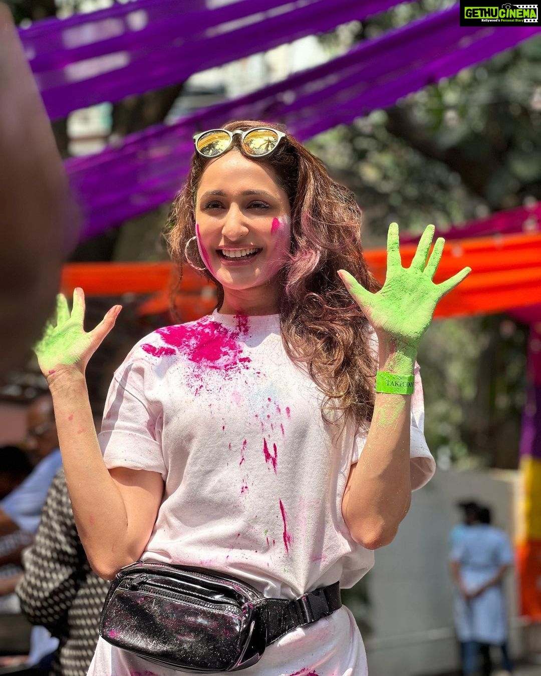 Pragya Jaiswal Instagram - Holiiii Hai 🌈