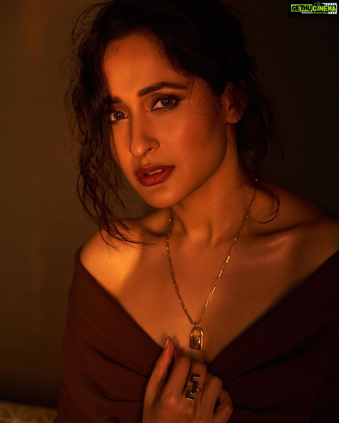 Pragya Jaiswal Instagram - Golden glow 🌞