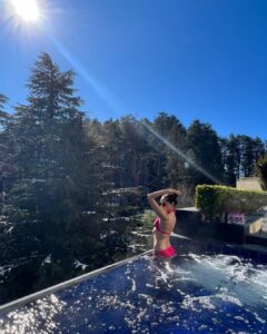 Pragya Jaiswal Instagram - Summer feels in the winter sun☀️🏔️