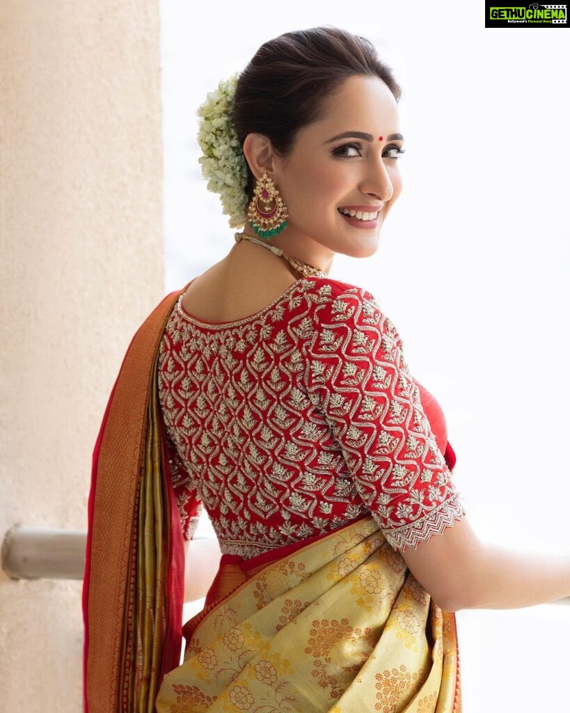 Pragya Jaiswal Instagram - Wishing everyone a very happy Vishu 💛 May this year be filled with happiness and prosperity ✨