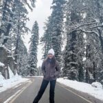 Pragya Jaiswal Instagram - Exactly how I wanted to spend my birthday weekend - In snow ❄️🤍 Woke up this morning to the magical first snowfall of the season & I cudnt have asked for more 🥹💫💝 #WhiteBirthday #Magical #BestBirthday Wildflower Hall, An Oberoi Resort
