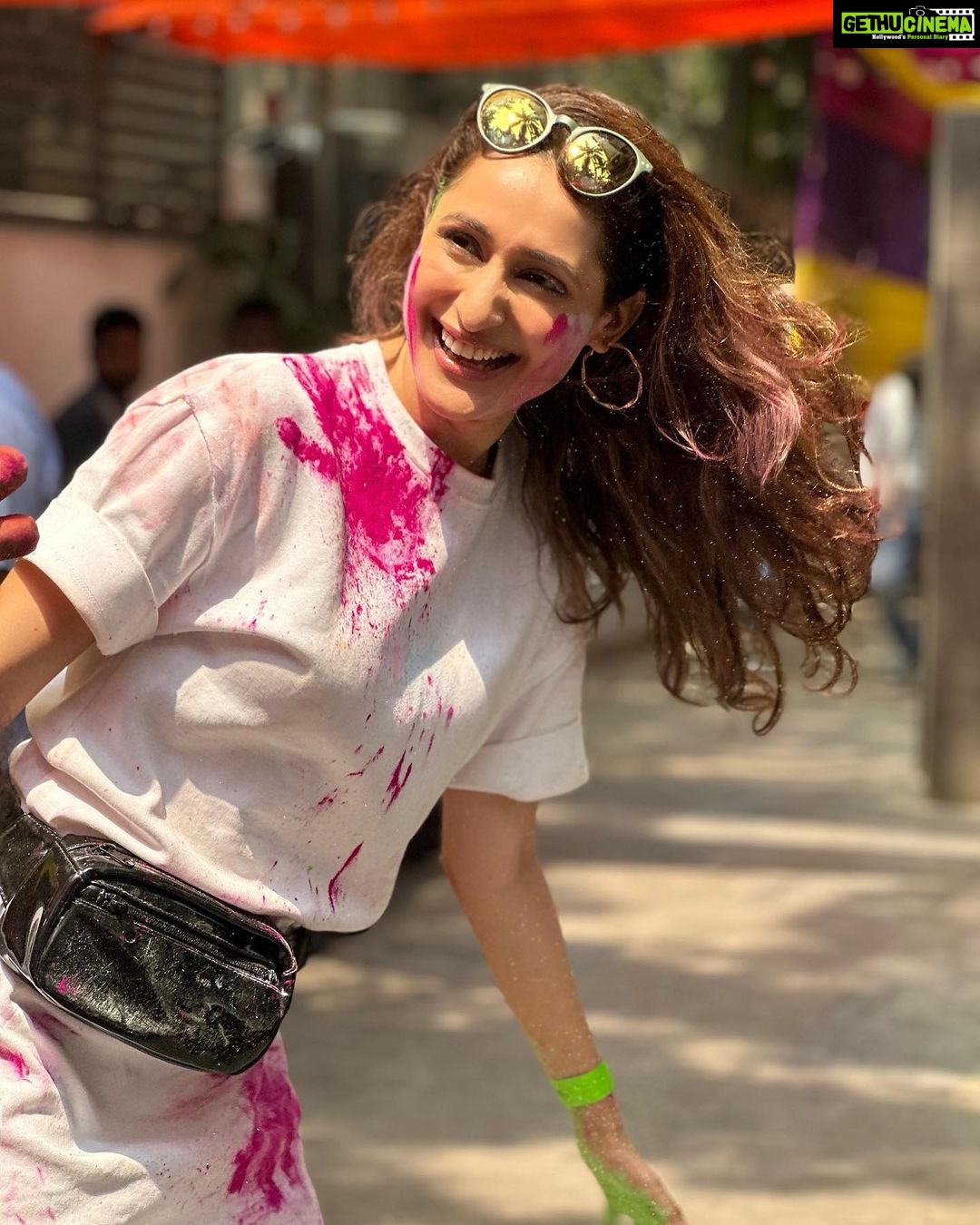 Pragya Jaiswal Instagram - Holiiii Hai 🌈