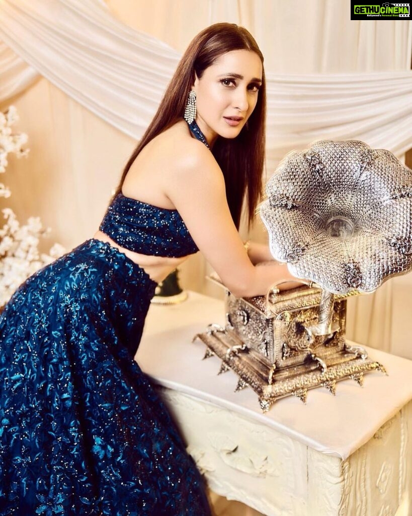 Pragya Jaiswal Instagram - My personality is basically this 💙🦋 For @teach_for_change with Shaadi by Marriott Presented by @theantoraofficial Powered by @ftvsalon.banjarahills.hyd Co powered by @argentumartshyderabad Outfits @varunchakkilam Jewellery @hiyajewellers Footwear @rapport_shoes Makeup @deepikakarnanimakeovers Styled by @officialanahita Photography @shreyansdungarwal Co hosted by @westinhyderabad Sponsored by @aryanajevents Ground Transport @mercedesbenzsilverstar Decor @minttusarna #TeachForChange2023 #ShaadibyMarriott