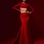 Pragya Jaiswal Instagram - Roses are red🥀 #IIFA Outfit- @labelmanikananda Jewellery- @koharbykanika @aquamarine_jewellery Shoes: @jimmychoo Styled by- @sukritigrover Styling Team- @vanigupta.23 @simrankumar19 Fashion Intern- @mahek_gada Makeup: @athirathakkar Hair: @thakuramit190 Photographer: @kaasastudio Abu Dhabi, United Arab Emirates