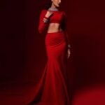 Pragya Jaiswal Instagram - Roses are red🥀 #IIFA Outfit- @labelmanikananda Jewellery- @koharbykanika @aquamarine_jewellery Shoes: @jimmychoo Styled by- @sukritigrover Styling Team- @vanigupta.23 @simrankumar19 Fashion Intern- @mahek_gada Makeup: @athirathakkar Hair: @thakuramit190 Photographer: @kaasastudio Abu Dhabi, United Arab Emirates