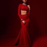 Pragya Jaiswal Instagram - Roses are red🥀 #IIFA Outfit- @labelmanikananda Jewellery- @koharbykanika @aquamarine_jewellery Shoes: @jimmychoo Styled by- @sukritigrover Styling Team- @vanigupta.23 @simrankumar19 Fashion Intern- @mahek_gada Makeup: @athirathakkar Hair: @thakuramit190 Photographer: @kaasastudio Abu Dhabi, United Arab Emirates