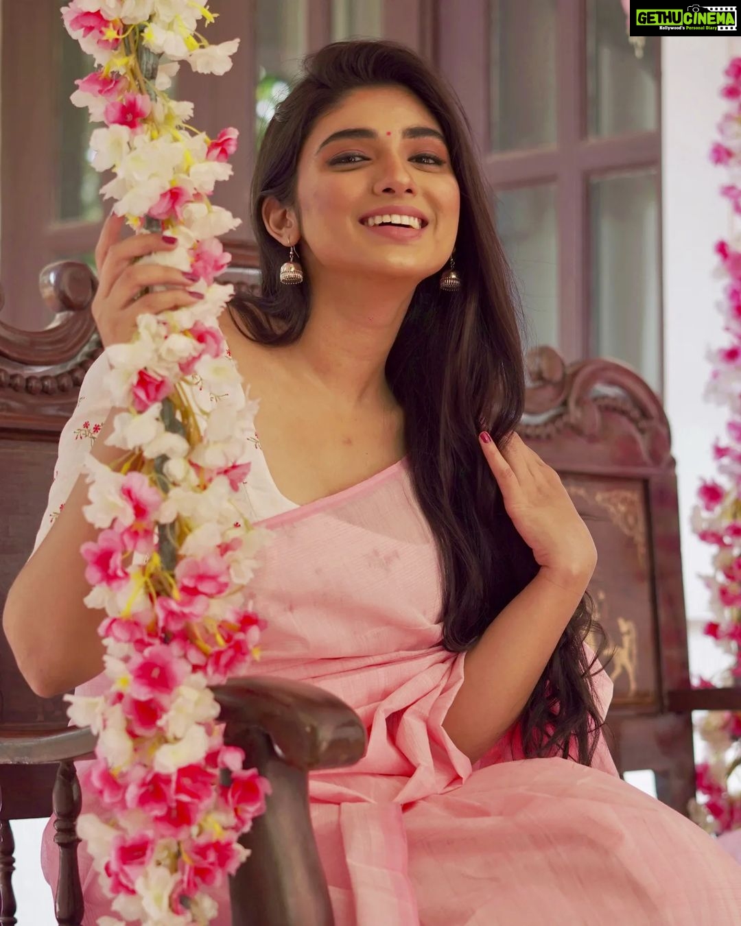 Pragya Nagra Instagram - Saree vibes, desi vibes🌸 Saree @sreelakshanyaa Blouse @yaradesigners VC @alexandervedachalam Make up & Hair @mahiii._.artistry__ Location @thesecretgardenshootingspot #tollywoodactress #tollywood #teluguactress #bollywood #kollywood #rashmikamandanna #kollywoodactress #actress #tamilactress #bollywoodactress #kajalagarwal #rakulpreetsingh #telugu #prabhas #tollywoodactor #alluarjun #samantha #telugucinema #love #anushkashetty #telugumemes #poojahegde #vijaydevarakonda #tamil #samantharuthprabhu #keerthysuresh #tollywoodmovie #nayanthara #anupamaparameswaran #telugusongs The Secret Garden - Shooting Spot