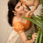 Pragya Nagra Instagram - நெரித்த திரை கடலில் நின் முகம் கண்டேன் 🌊🌿 Costumes - @ivalinmabia Photography - @camerasenthil Makeup - @yuvas_makeover Shoot organised by @rrajeshananda #tollywoodactress #tollywood #teluguactress #bollywood #kollywood #rashmikamandanna #kollywoodactress #actress #tamilactress #bollywoodactress #kajalagarwal #rakulpreetsingh #telugu #prabhas #tollywoodactor #alluarjun #samantha #telugucinema #love #anushkashetty #telugumemes #poojahegde #saipallavi #tamil #samantharuthprabhu #keerthysuresh #tollywoodmovie #nayanthara #anupamaparameswaran #telugusongs