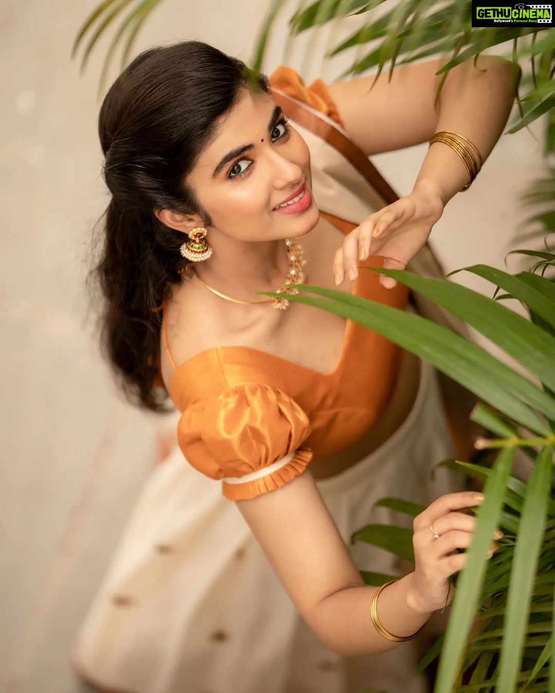 Pragya Nagra Instagram - நெரித்த திரை கடலில் நின் முகம் கண்டேன் 🌊🌿 Costumes - @ivalinmabia Photography - @camerasenthil Makeup - @yuvas_makeover Shoot organised by @rrajeshananda #tollywoodactress #tollywood #teluguactress #bollywood #kollywood #rashmikamandanna #kollywoodactress #actress #tamilactress #bollywoodactress #kajalagarwal #rakulpreetsingh #telugu #prabhas #tollywoodactor #alluarjun #samantha #telugucinema #love #anushkashetty #telugumemes #poojahegde #saipallavi #tamil #samantharuthprabhu #keerthysuresh #tollywoodmovie #nayanthara #anupamaparameswaran #telugusongs