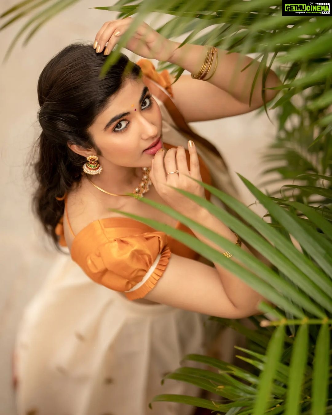 Pragya Nagra Instagram - நெரித்த திரை கடலில் நின் முகம் கண்டேன் 🌊🌿 Costumes - @ivalinmabia Photography - @camerasenthil Makeup - @yuvas_makeover Shoot organised by @rrajeshananda #tollywoodactress #tollywood #teluguactress #bollywood #kollywood #rashmikamandanna #kollywoodactress #actress #tamilactress #bollywoodactress #kajalagarwal #rakulpreetsingh #telugu #prabhas #tollywoodactor #alluarjun #samantha #telugucinema #love #anushkashetty #telugumemes #poojahegde #saipallavi #tamil #samantharuthprabhu #keerthysuresh #tollywoodmovie #nayanthara #anupamaparameswaran #telugusongs