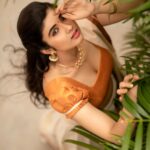 Pragya Nagra Instagram - நெரித்த திரை கடலில் நின் முகம் கண்டேன் 🌊🌿 Costumes - @ivalinmabia Photography - @camerasenthil Makeup - @yuvas_makeover Shoot organised by @rrajeshananda #tollywoodactress #tollywood #teluguactress #bollywood #kollywood #rashmikamandanna #kollywoodactress #actress #tamilactress #bollywoodactress #kajalagarwal #rakulpreetsingh #telugu #prabhas #tollywoodactor #alluarjun #samantha #telugucinema #love #anushkashetty #telugumemes #poojahegde #saipallavi #tamil #samantharuthprabhu #keerthysuresh #tollywoodmovie #nayanthara #anupamaparameswaran #telugusongs