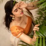 Pragya Nagra Instagram - நெரித்த திரை கடலில் நின் முகம் கண்டேன் 🌊🌿 Costumes - @ivalinmabia Photography - @camerasenthil Makeup - @yuvas_makeover Shoot organised by @rrajeshananda #tollywoodactress #tollywood #teluguactress #bollywood #kollywood #rashmikamandanna #kollywoodactress #actress #tamilactress #bollywoodactress #kajalagarwal #rakulpreetsingh #telugu #prabhas #tollywoodactor #alluarjun #samantha #telugucinema #love #anushkashetty #telugumemes #poojahegde #saipallavi #tamil #samantharuthprabhu #keerthysuresh #tollywoodmovie #nayanthara #anupamaparameswaran #telugusongs
