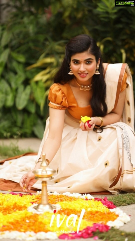 Pragya Nagra Instagram - 🌾🌾శోభకృత్ నామ సంవత్సరం అందరిలో ఆనందం, నవ్వులను నింపాలి. అందరి జీవితాలు సుఖ, సంతోషాలతో వర్థిల్లాలి. మీకు మీ కుటుంబ సభ్యులకు శోభకృత్ నామ సంవత్సర ఉగాది శుభాకాంక్షలు.🌾🌾🥭🌿🌶️ Wish You and Your Family Members A Very Happy and Prosperous UGADI 😊 #ఉగాది2023 ✨ #HappyUgadi 💚 Costumes - @ivalinmabia Photography - @camerasenthil Makeup - @yuvas_makeover Shoot organised by @rrajeshananda #ugadi #ugadi2023 #gudipadwa #ugadispecial #happyugadi #padwa #mantra #durgapuja #krishnavani #navratri #navratrispecial #maadurga #festivalfashion #festivelook #desi #teluguammayi #telugu #traditional #indianwear #traditionallook #hyderabadblogger #hyderabadinfluencer #hyderabadinsta #hyderabadbloggers #teluguactress #teluguheroine #telugumovie #telugumovies