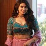 Pragya Nagra Instagram – Beautiful actress @pragyanagra wearing kundan necklace from @fineshinejewels for her movie promotion #varalarumukkiyam ✨
@fineshinejewels exclusive kundan jewellery crafted and designed with finest kundan stones that wed beautifully with the pearl layer to bring the most elegant and glamorous style of bridesmaid as they make their bridal entourage statement!
To purchase visit our store or Call/Whatsapp us at 9840252574
#bridaljewellery #sangeethjewellery #actress #pragyanagar #movieptomotion #varalarumukkiyam #sangeethceremony #glamorousbride #elegantbride #fineshinebrideseries #kundanjewellery #bridesmaidjewellery #divinecraftmanship #fineshinejewels Fine Shine