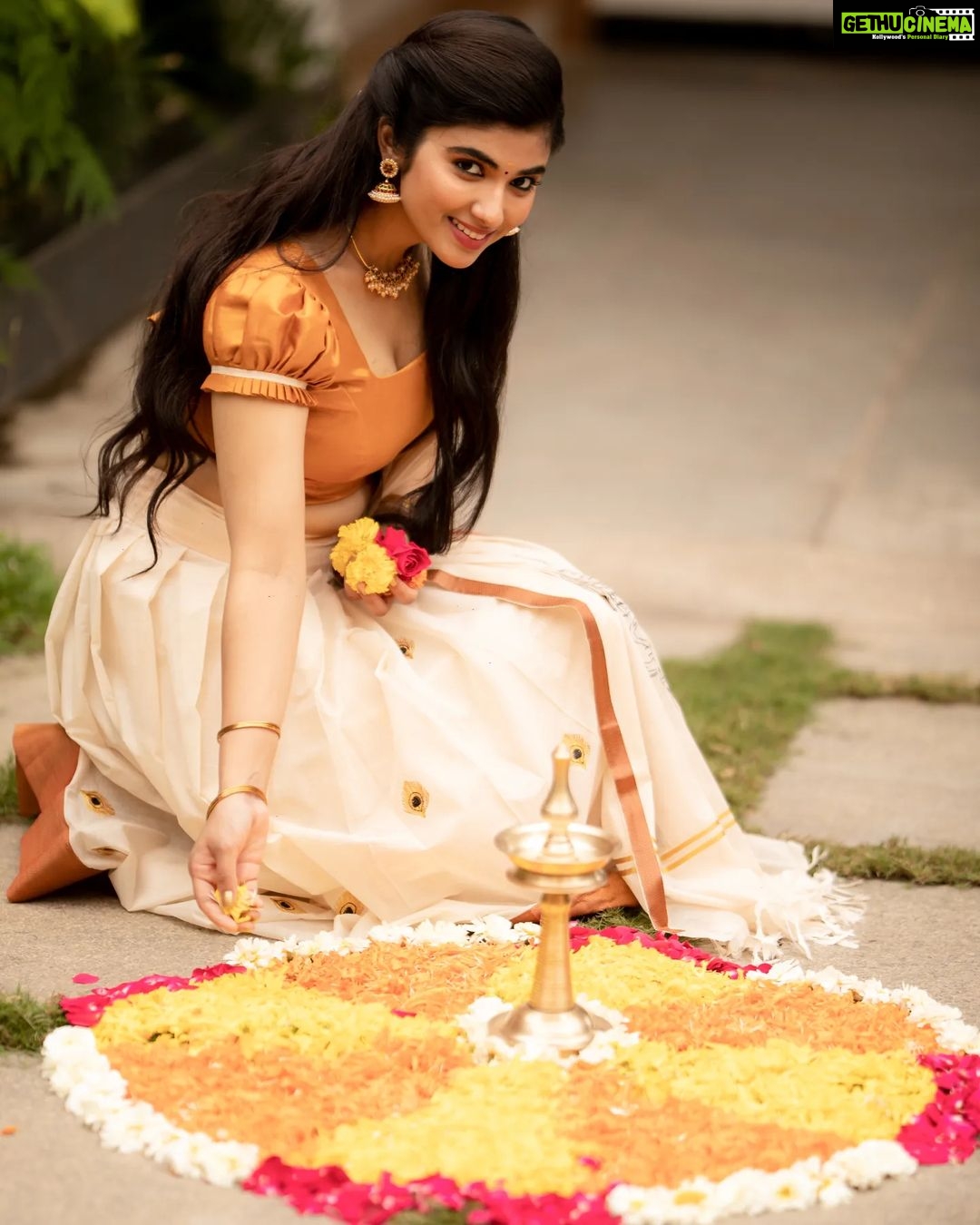 Pragya Nagra Instagram - 🌺Andariki Ugadi Subhakankshalu🌺 Costumes - @ivalinmabia Photography - @camerasenthil Makeup - @yuvas_makeover Shoot organised by @rrajeshananda #ugadi #ugadi2023 #gudipadwa #ugadispecial #happyugadi #padwa #mantra #durgapuja #krishnavani #navratri #navratrispecial #maadurga #festivalfashion #festivelook #desi #teluguammayi #telugu #traditional #indianwear #traditionallook #hyderabadblogger #hyderabadinfluencer #hyderabadinsta #hyderabadbloggers #teluguactress #teluguheroine #telugumovie #telugumovies