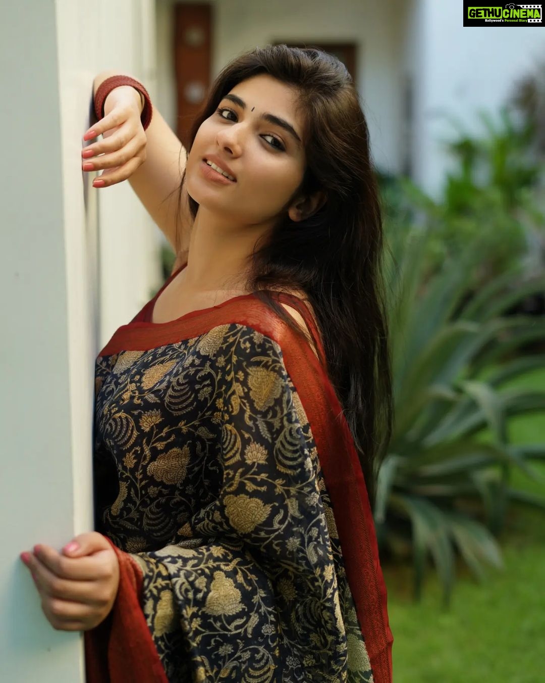 Pragya Nagra Instagram - HONEYBEE π PC @dxgphotographer @prajithdxg Saree @ange.in #tamil #kollywood #tamilmemes #tamilcinema #tamilnadu #tamilactress #chennai #tamilsong #tamilbgm #tamilstatus #tamilsongs #tamillyrics #tamilmovie #kerala #keralagram #mallu #malayalam #kochi #keralagodsowncountry #malayali #keralatourism #godsowncountry #mallugram #malappuram #kozhikode #mollywood #keralam #kannur #keralagallery #keralaattraction