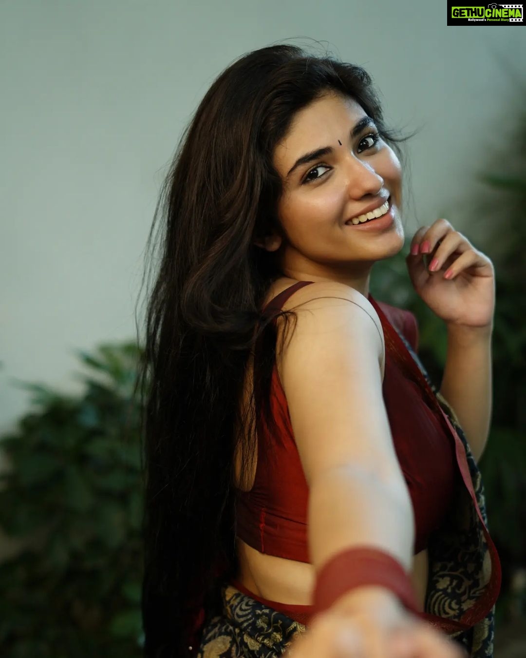 Pragya Nagra Instagram - HONEYBEE π PC @dxgphotographer @prajithdxg Saree @ange.in #tamil #kollywood #tamilmemes #tamilcinema #tamilnadu #tamilactress #chennai #tamilsong #tamilbgm #tamilstatus #tamilsongs #tamillyrics #tamilmovie #kerala #keralagram #mallu #malayalam #kochi #keralagodsowncountry #malayali #keralatourism #godsowncountry #mallugram #malappuram #kozhikode #mollywood #keralam #kannur #keralagallery #keralaattraction