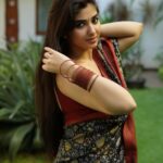 Pragya Nagra Instagram - HONEYBEE 🐝 PC @dxgphotographer @prajithdxg Saree @ange.in #tamil #kollywood #tamilmemes #tamilcinema #tamilnadu #tamilactress #chennai #tamilsong #tamilbgm #tamilstatus #tamilsongs #tamillyrics #tamilmovie #kerala #keralagram #mallu #malayalam #kochi #keralagodsowncountry #malayali #keralatourism #godsowncountry #mallugram #malappuram #kozhikode #mollywood #keralam #kannur #keralagallery #keralaattraction