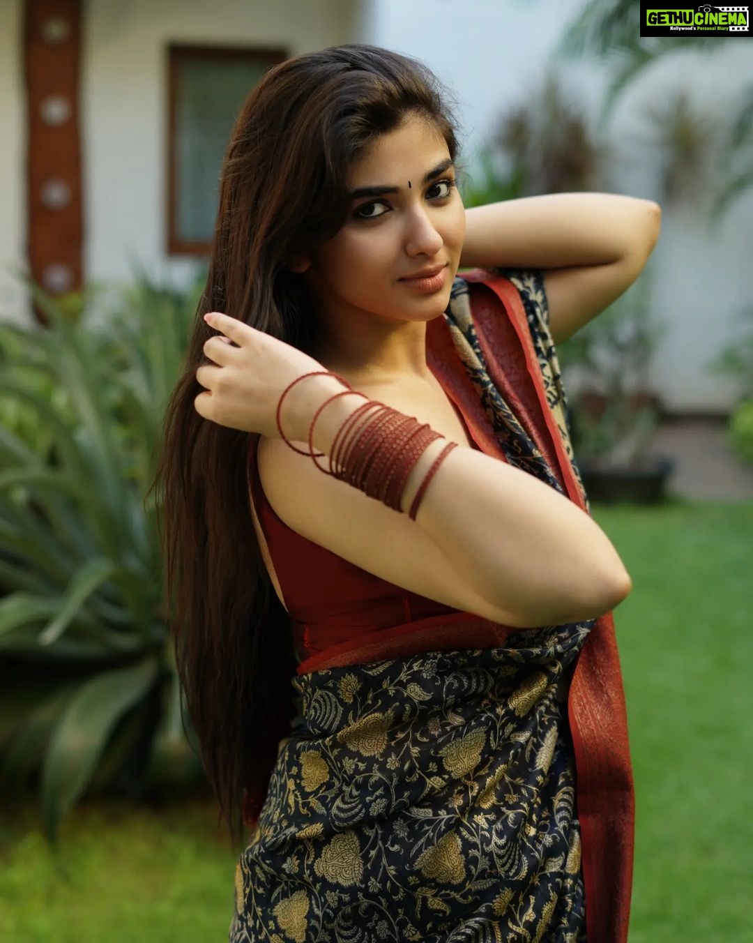 Pragya Nagra Instagram - HONEYBEE π PC @dxgphotographer @prajithdxg Saree @ange.in #tamil #kollywood #tamilmemes #tamilcinema #tamilnadu #tamilactress #chennai #tamilsong #tamilbgm #tamilstatus #tamilsongs #tamillyrics #tamilmovie #kerala #keralagram #mallu #malayalam #kochi #keralagodsowncountry #malayali #keralatourism #godsowncountry #mallugram #malappuram #kozhikode #mollywood #keralam #kannur #keralagallery #keralaattraction